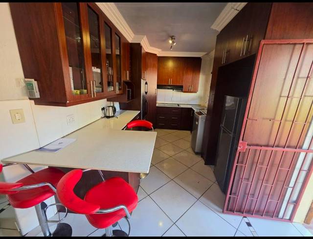 4 BEDROOM HOUSE FOR SALE IN ELDORETTE